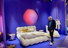 Het Duitse merk Bretz was niet te missen. Ze presenteerden meerdere opstellingen meubels en bedden in felle kleuren.