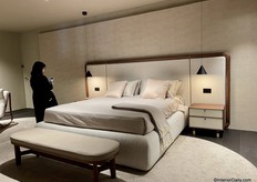 Drukte in en voor de stand van Porada.