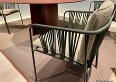 Andrea Pedrali, de zoon van de eigenaar, heeft deze stoel ontworpen.