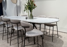 De bruine bronzen onderstellen waren ook een hoogtepunt van de beurs.