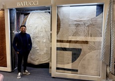 Sasjad Nasery van het Duitse bedrijf Lalee had het superdruk op de stand! Hier met de nieuwste Batucci collectie.