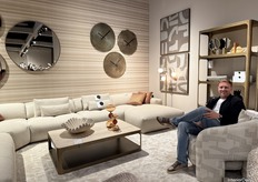 Lex Tiggeler van Richmond Interiors die af wil van het 'bling-bling' imago en zich in plaats daarvan wil richten op neutrale, basiskleurige maar stijlvolle en luxueuze interieurs.