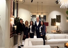 Het Eichholtz-team poseerde voor een foto.