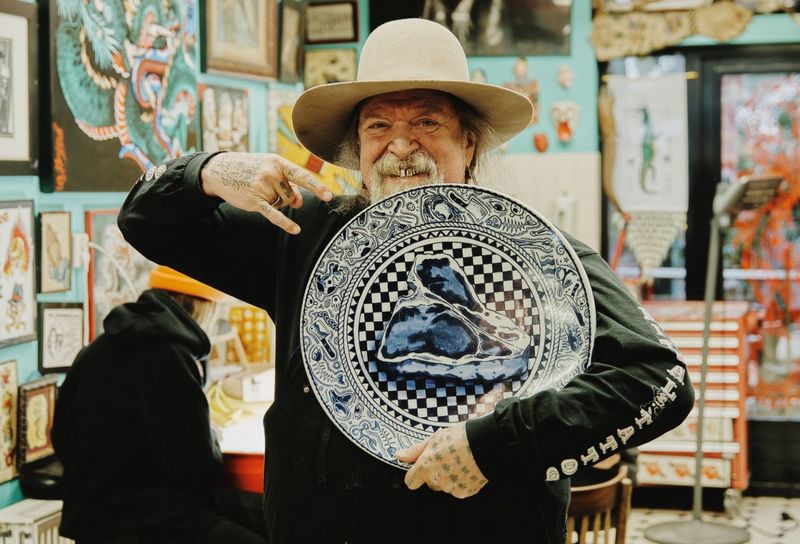 Delfts Blauwe bord uitkomst van samenwerking The Bastard BBQ, Schiffmacher en Royal Delft