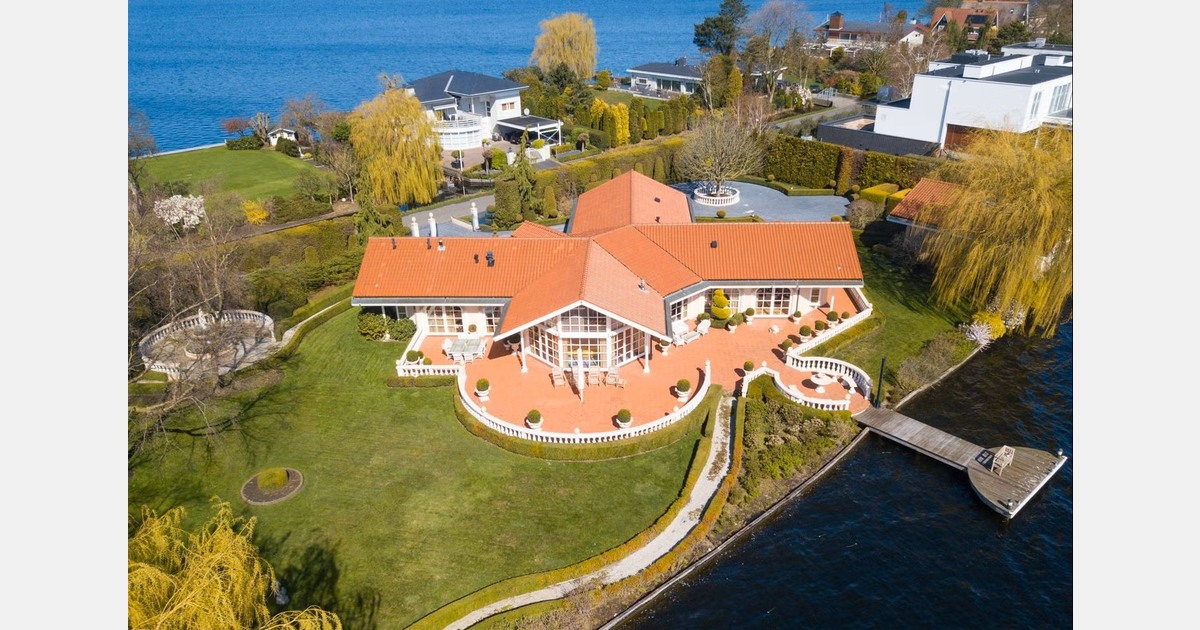 Roze villa aan Vinkeveense Plassen schittert in Netflix-hit ‘Amsterdam Empire’