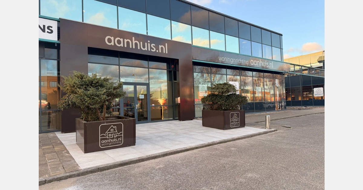 Feestelijke opening nieuwe Aanhuis.nl XL-showroom in Wormerveer