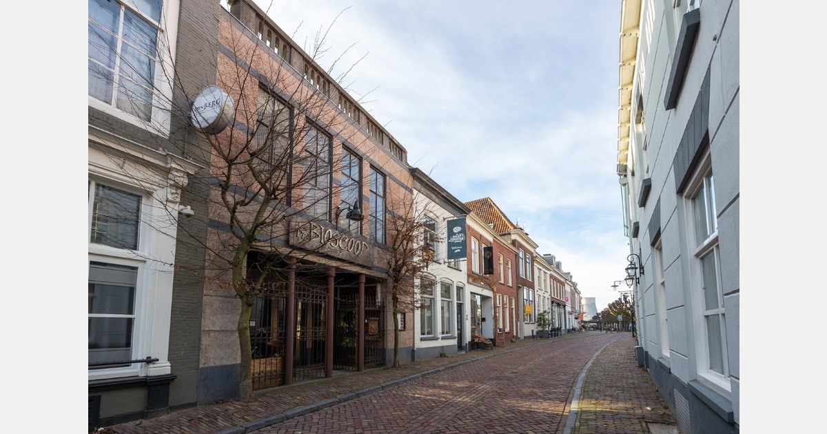 Wonen in een voormalige bioscoop: karakterpand met galerie en rendement in hartje Geertruidenberg