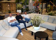 Rob van Gorp, Marcel Houdel en Alexander van Herwaarden testen de nieuwe Vento lounge bank.