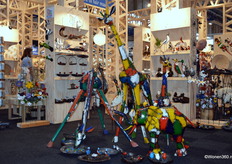 Een beestenboel, met de hand gemaakt van gerecycled ijzer uit Afrika.