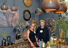 Corine van Delden en Sieuwke Overwijk stonden voor alle bezoekers klaar, namens Overwijk Decoratie | Swiet Home.