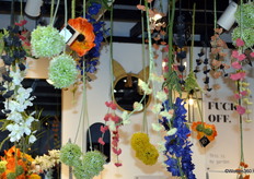 Tevens werden de kunstbloemen geïntroduceerd.