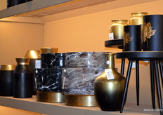 HBX Natural Living biedt woon- en lifestyle accessoires die gemaakt zijn van natuurlijke materialen. Van manden en sierfruit tot vazen ​​en kransen. 