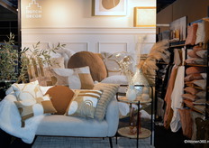 Dutch Decor brengt, sinds 1994, jaarlijks twee op de trend gerichte collecties uit, in het voorjaar en het najaar. De collecties bestaan uit een breed assortiment woontextiel, afgestemd op de verschillende stijlgroepen.