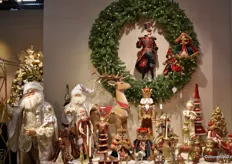 Goodwill toonde een uitgebreid en gevarieerd aanbod van seizoendecoraties en -accessoires die de sfeer bepalen voor Kerst en andere speciale gelegenheden.