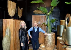 Ankie en Krijn staat tussen de nieuwe Itan en Shell collecties van Brosi Interiors. De Nederlandse groothandel in meubels, decoratie en woonaccessoires maakt zelf de ontwerpen, die teruggevonden kunnen worden bij Cash & Carry in Oldenzaal en Venlo.