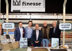 Olivier De Cuyper, Vincent Patteet, Dirk Mandeville, Dirk Patteet en Daniel Felzinger vormen het team van Finesse. Voor hen is een tafelloper van gerecycled leer te bewonderen.