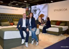 Aaron Soenen met Isabelle Malysse in de stand van Revor Group, dat het meest luxueuze label Styledecor toonde.