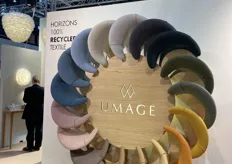 Originele presentatie van de nieuwe collectie stoelen van UMAGE die voor 100% uit gerecycled textiel bestaan.