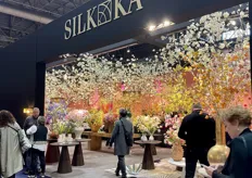 De imposante stand van het Nederlandse bedrijf Silk-ka.