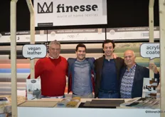 Ook in Frankfurt was het team van Finesse aanwezig, bestaand uit Jan De Cuyper, Olivier De Cuyper, Vincent Patteet en Dirk Mandeville. Achter hen is het acryl coated tafellinnen van ecologische garen te zien.