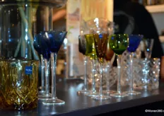 Lyngby Glas presenteert een deel van haar assortiment, waaronder een serie kristalheldere whisky- en longdrinkglazen, karaffen en vazen.
