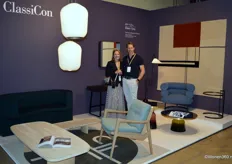 Lous en Joop Roes vertegenwoordigden het designlabel ClassiCon. Op het podium stond een selectie producten ontworpen door Eileen Gray.