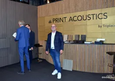 Dré de Bruijn, accountmanager akoestiek Nederland namens Print Acoustics by Triplaco. Links is zaakvoerder Kristoff Ver Eecke in gesprek met een potentiele klant.