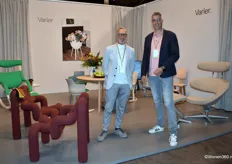 Jacques Walg en Jacob de Jong van Varier, een meubelbedrijf gevestigd in Noorwegen. Te zien waren tal van 'bewegende' producten gericht op ergonomie. "De volgende zithouding is pas de beste", aldus Jacob.