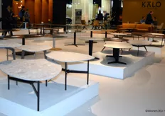 Kalo Living is een meubelmerk dat is opgericht door drie vrienden. Elke compagnon heeft meer dan 20 jaar werkervaring in de meubelbranche. Samen bedenken, ontwerpen en produceren ze eetkamerstoelen, eettafels, salontafels en fauteuils.