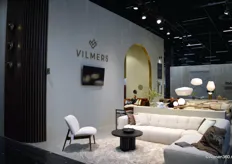 Meubelfabriek Vilmers wordt in Nederland vertegenwoordigd door Lenselink Furniture.