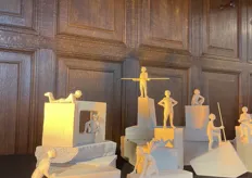 De Deense beeldhouwer Malene Bjelke heeft zich met de Astro-sculpturen van Kähler laten inspireren door Kähler's lange geschiedenis van beeldjes en heeft 12 verschillende dierenriemsculpturen gemaakt. Te zien bij MelMath Agency.