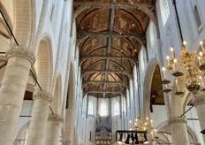 Blik op het prachtige plafond van de Grote kerk te Naarden die tussen 1380 en 1440 werd gebouwd.