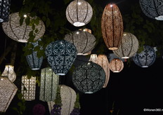 LUMIZ zijn er in 32 verschillende modellen, kleuren in diverse designs. De verlichting is weerbestendige en 100% recyclebare tyvek.