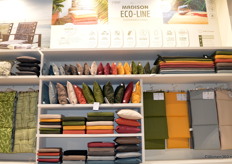 De gepatenteerde Eco-Line collectie van Madison. Gemaakt van gerecyclede PET-flessen en kleding. Tevens draaien de machines op zonne-energie.