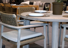 Stoel Jago en tafel Lila van Max & Luuk.