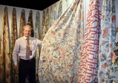 Graham Peters van Standfast & Barracks, marktleider op het gebied van textielprinten. Het heeft de nodige expertise in zowel conventionele printtechnieken als baanbrekende digitale inkjettechnologie. Op Decosit waren de nieuwste printcollecties te zien.
