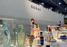 Serax had een grote stand waar diverse hedendaagse woonartikelen en servies tentoongesteld werd, vrijwel alles is gecreëerd in samenwerking met toonaangevende internationale ontwerpers en makers.