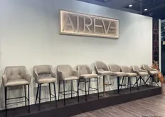 Pools meubelbedrijf Atreve liet hun collectie barstoelen zien, waaronder de Boston, Irys en Malaga.