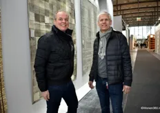 Accountmanager John Brugge (links) en mede-eigenaar Edwin Tromp van De Munk Carpets BV kwamen ook een kijkje nemen op Domotex. Het bedrijf importeert handgeknoopte, -geweven en -getufte tapijten uit landen als Nepal, Marokko, Pakistan, India en Portugal.