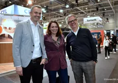Marketing manager Joost Heijnen, marketing coördinator Evita Huigsloot en directeur Jeroen de Zwart van groothandel INTR waren ook naar Hannover afgereisd, op zoek naar nieuwigheden.