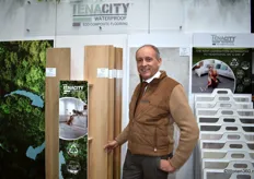 Thomas Baert van CFL Flooring showt de nieuwe vloercollectie Tenacity Eco-Composite Flooring, een duurzame innovatie dat als basis dient voor een groenere, duurzamere toekomst. 