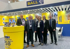 Het team van F. Ball and Co. Ltd. kon zowel nieuwe als bestaande bezoekers van over de hele wereld verwelkomen. Geïnteresseerde mensen stelden vragen over vloerlijmen en egalisatiemiddelen. 