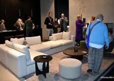 Etnicraft toonde onder meer de nieuwe Nellow Sofa, een modulaire outdoorbank die weersbestendig is