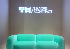 TM/Leader Contract presenteerde meerdere modellen in heel opvallende felle kleuren.