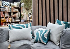 De leverancier van textiel- en woondecoratie liet een uitgebreide collectie outdoor sierkussens zien.
