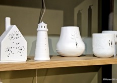 Porseleinen woonaccessoires van het label Räder, dat Prospectt vertegenwoordigt.