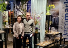 Marleen en Wouter Engelbarts van Decomarkt, een groothandel in mondgeblazen en handgevormd decoratief glaswerk.