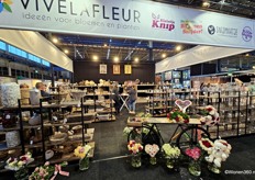 De BloomShaper van ViveLafleur is de ideale tool om boeketten te maken in een hart vorm. Zelfs iemand die nog nooit een boeket heeft gemaakt maakt met deze tool een boeket in hartvorm in no time.