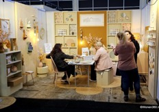 Sfeerfabriek is een onderneming die zich met eigen producten richt op duurzaamheid en creatieve beleving voor het interieur. De collectie aan DIY creatieve woonpakketten, Restyle Paint en diverse DIY-materialen dragen bij aan het creëren en hergebruik van woonitems.