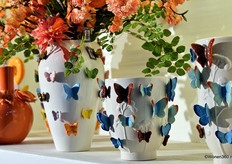 Vazen Atelier is het B2B-platform voor bloemisten en interieurwinkels voor hippe & eigentijdse vazen, potten en schalen van porselein, glas, keramiek en metaal.